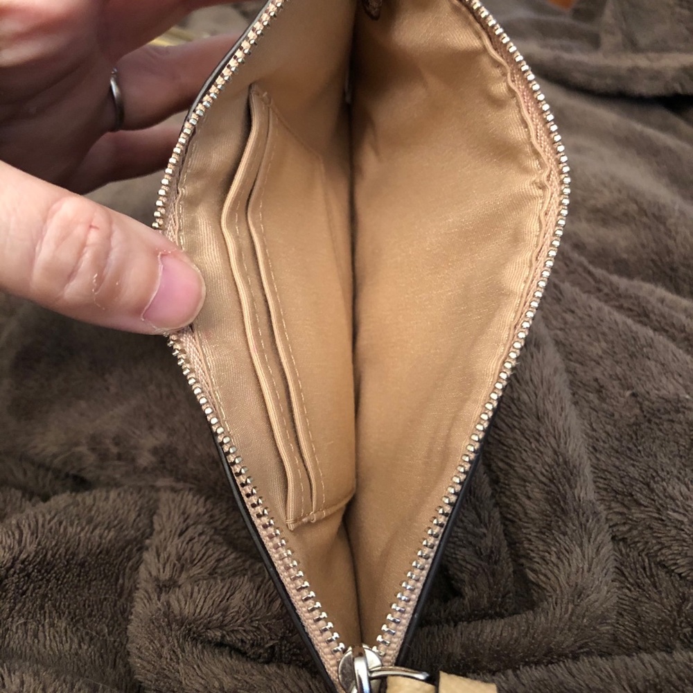 NWT Coach gold glitter wristlet!! - Picture 4 of 4